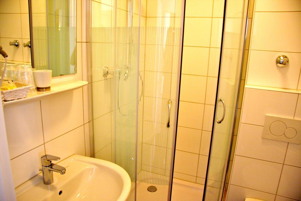 Hotel Gemini Düsseldorf Værelse billede